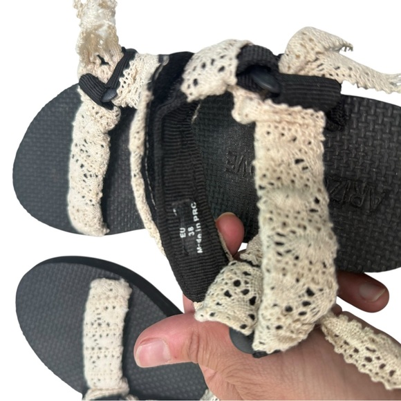 Arizona Love Women’s Cream Lace Trekky Sandals - Size 38 - Picture 10 of 12